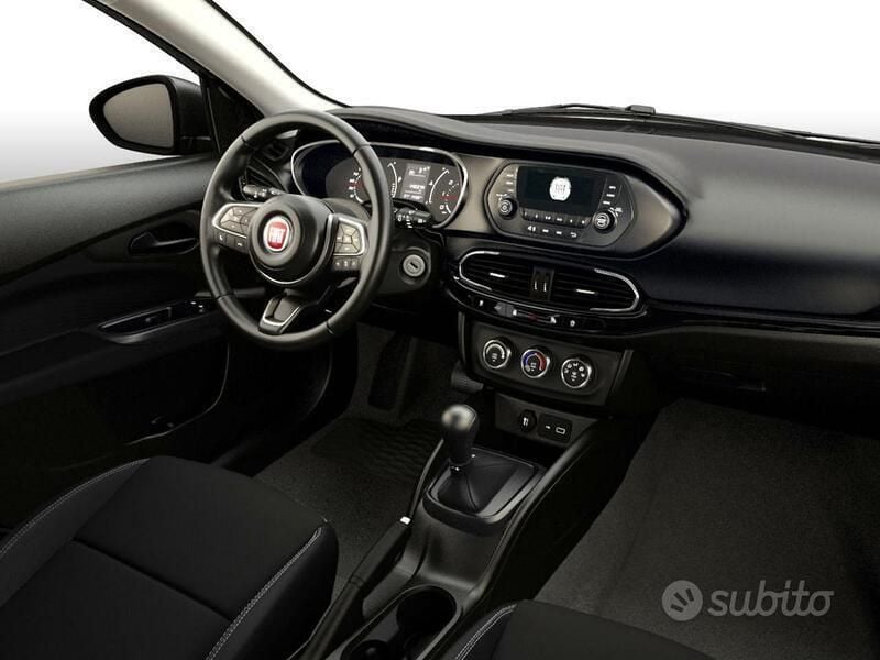 Usata Fiat Tipo Cross 131 CV (96 kW) 2024 Nero Berlina