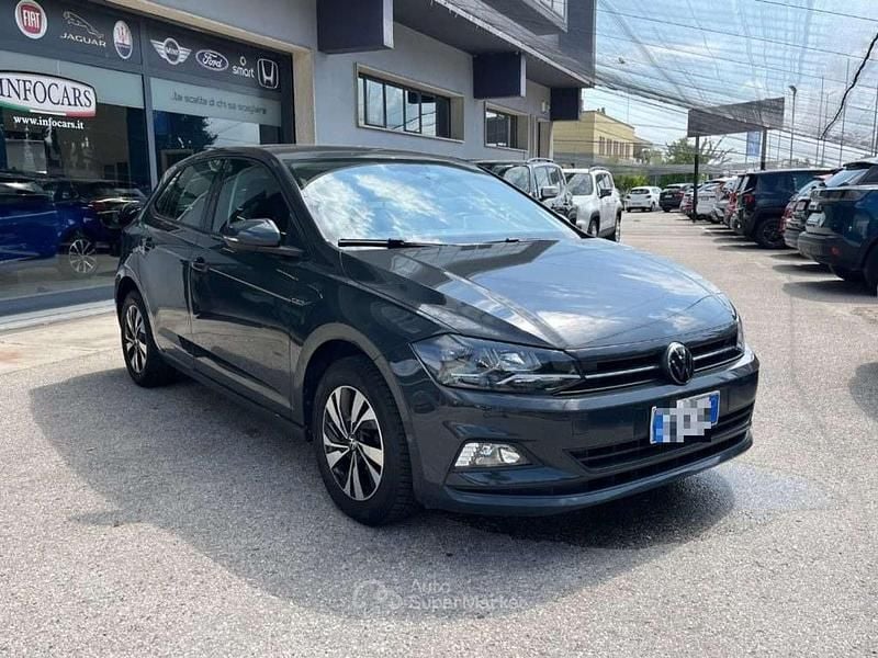 Grigio pastello Usata 2021 VW Polo Business Tre volumi | 10.900 € (Super prezzo) - Immagine 1/4