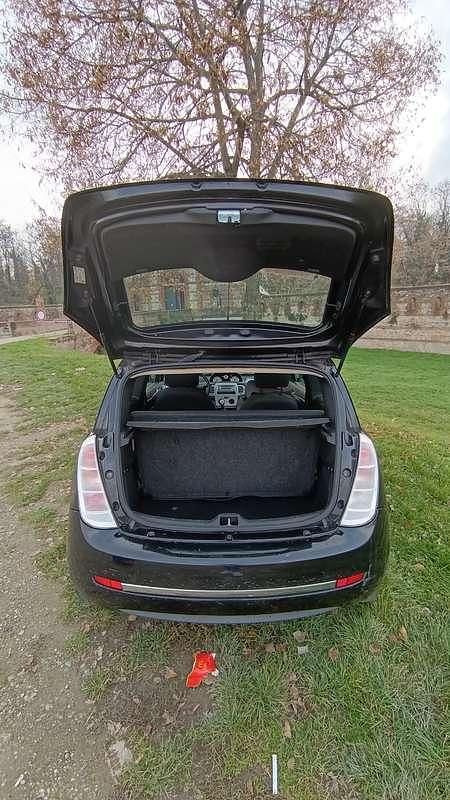 Usata Lancia Ypsilon 69 CV (50 kW) 2011 Nero Utilitaria