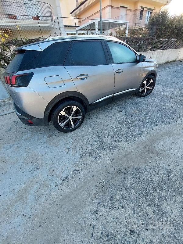 Usata Peugeot 3008 2018 Grigio SUV