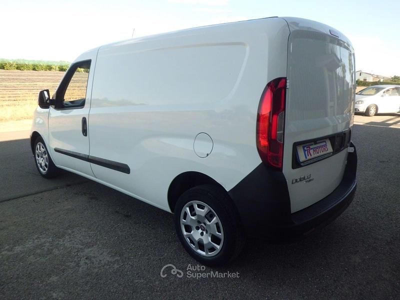 Usata Fiat Doblò Lounge 120 CV (88 kW) 2016 Bianco Monovolume