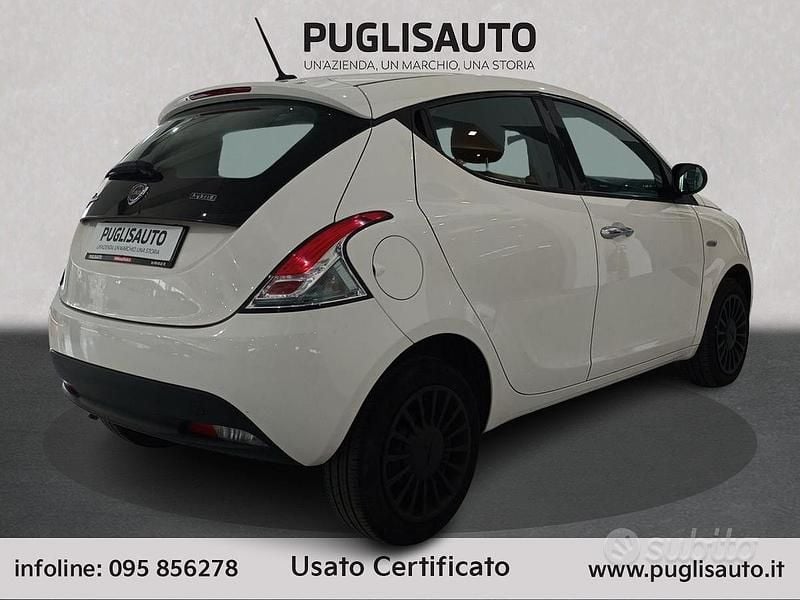 Usata Lancia Ypsilon Silver 69 CV (50 kW) 2023 Bianco Utilitaria