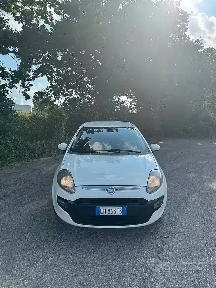Usata Fiat Grande Punto 69 CV (50 kW) 2011 Bianco Utilitaria