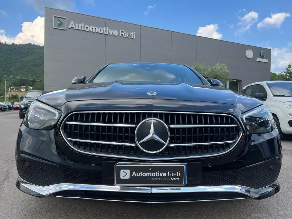 Usata Mercedes E220 Business 200 CV (147 kW) 2022 Nero ossidiana Berlina