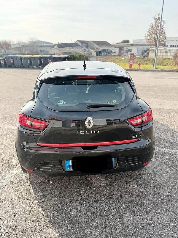 Nero Usata 2013 Renault Clio IV Tre volumi | 5800 € (Molto cara) - Immagine 1/4