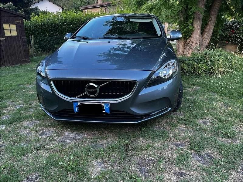 Usata Volvo V40 Inscription 120 CV (88 kW) 2017 Argento Berlina