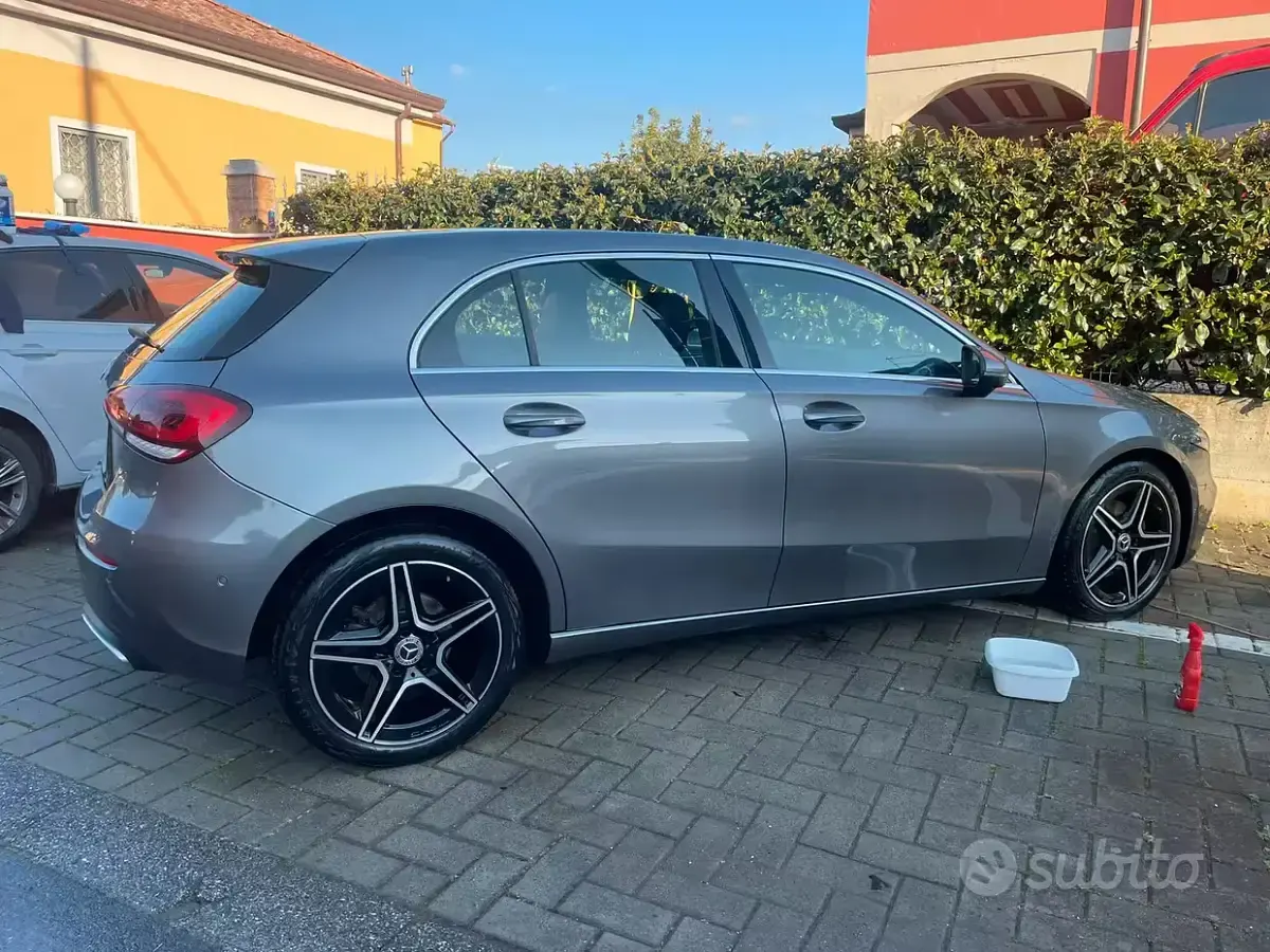 Usata Mercedes A200 150 CV (110 kW) 2020 Grigio Berlina
