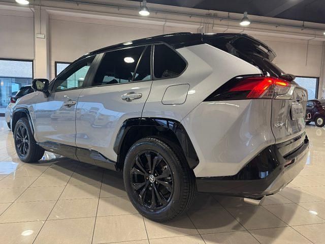 Usata Toyota RAV4 Hybrid Style 222 CV (163 kW) 2025 Argento SUV