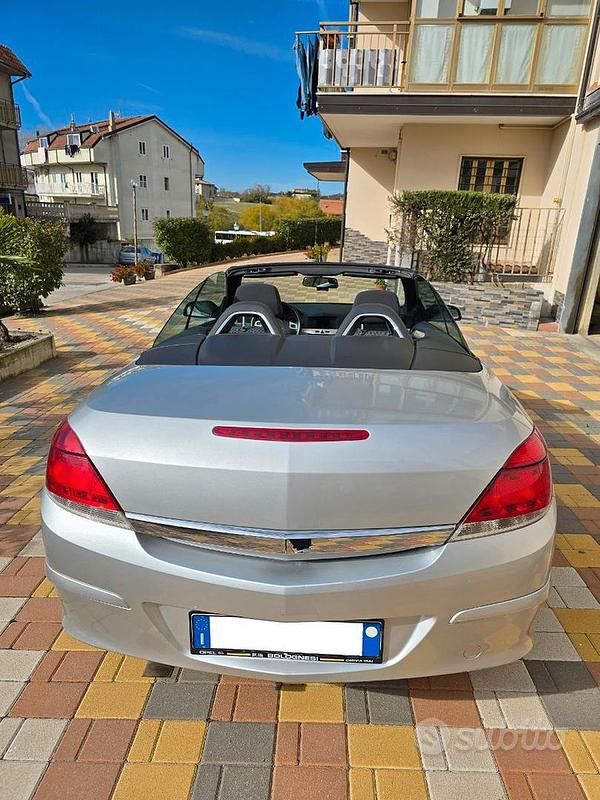 Usata Opel Astra Cabriolet 115 CV (84 kW) 2008 Grigio Cabrio