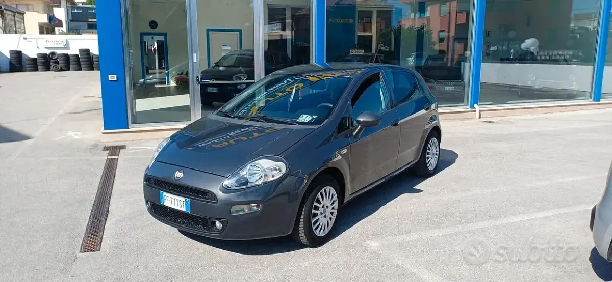 Usata Fiat Punto Lounge 69 CV (50 kW) 2016 Marrone Utilitaria