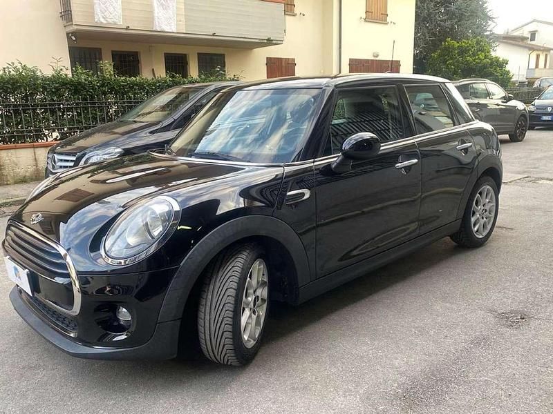 Usata Mini Cooper D 116 CV (85 kW) 2015 Nero Utilitaria
