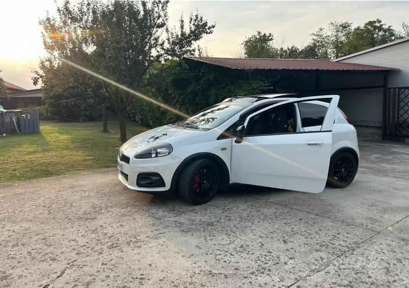 Usata Abarth Grande Punto 180 CV (132 kW) 2008 Bianco Utilitaria