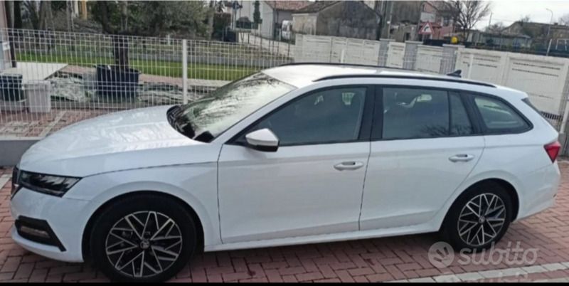 Usado Skoda Octavia G-TEC Style 131 CV (96 kW) 2021 Blanco Familiar