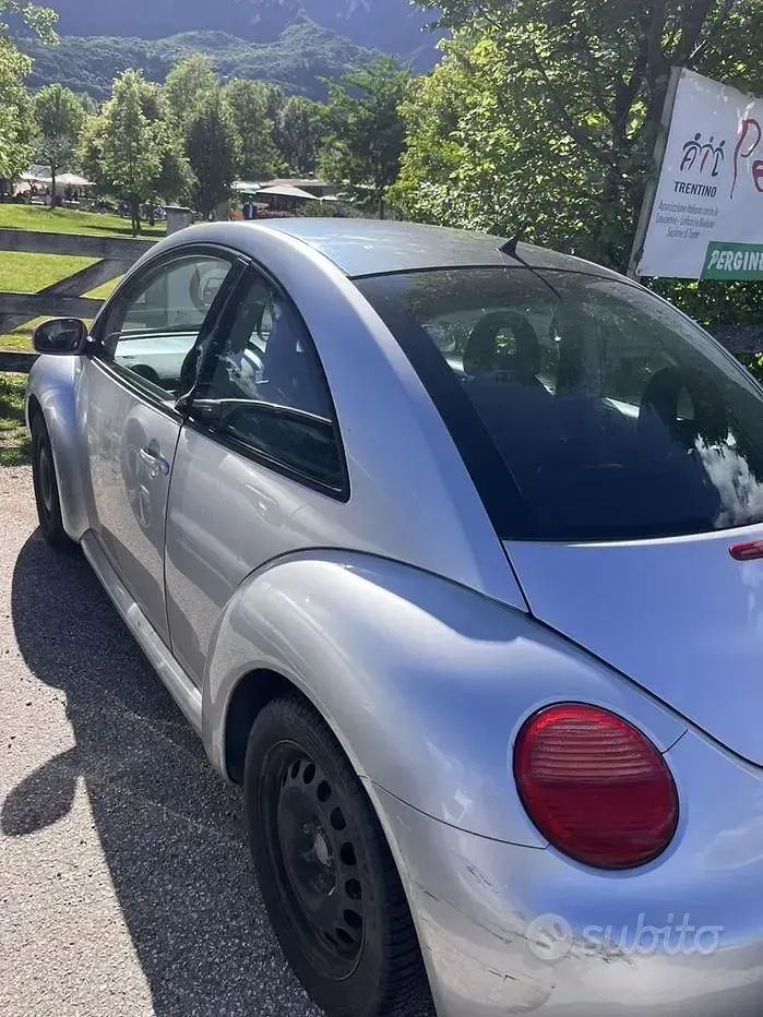 Usata VW New Beetle 102 CV (75 kW) 2003 Grigio Utilitaria