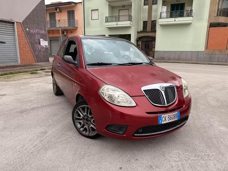 Usata Lancia Ypsilon 59 CV (43 kW) 2003 Rosso Utilitaria