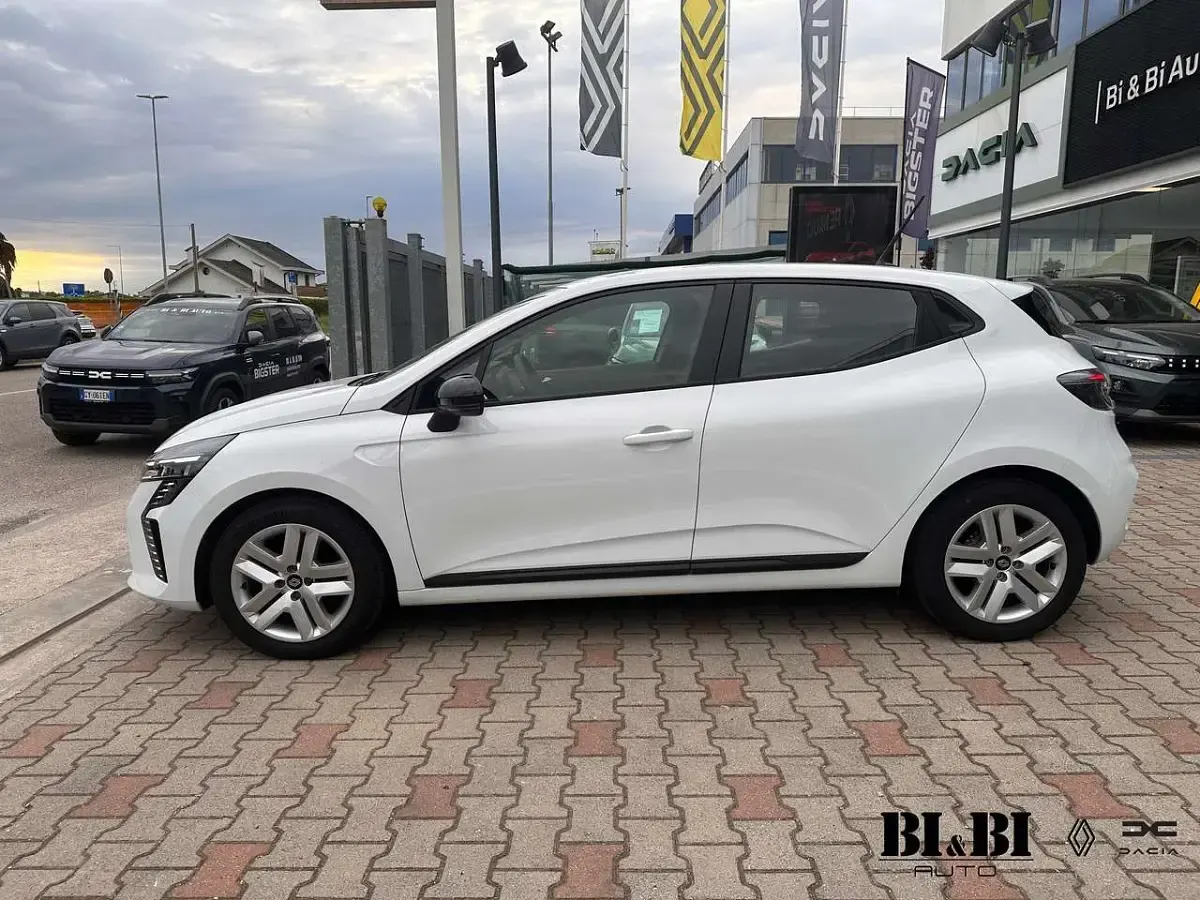 Usata Renault Clio V Evolution 101 CV (74 kW) 2024 Bianco ghiaccio Berlina