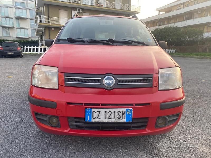 Usata Fiat Panda Emotion 60 CV (44 kW) 2006 Rosso Utilitaria