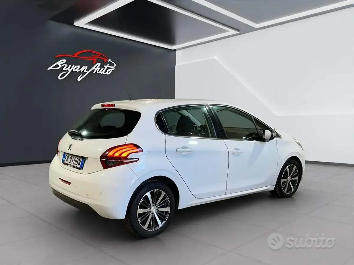 Usata Peugeot 208 Allure 75 CV (55 kW) 2018 Bianco Utilitaria