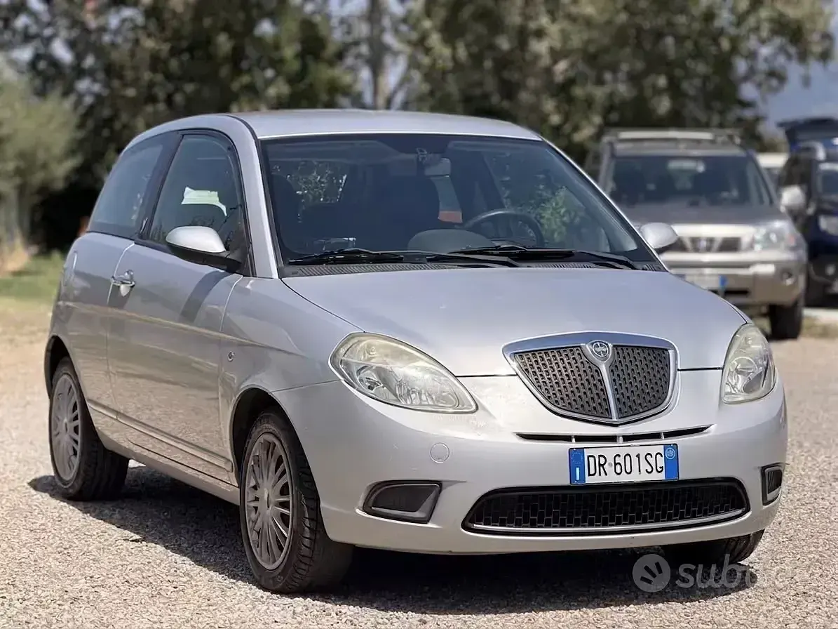 Usata Lancia Ypsilon 60 CV (44 kW) 2008 Grigio Utilitaria