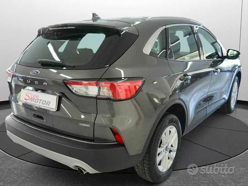 Usata Ford Kuga Titanium 190 CV (139 kW) 2022 Grigio scuro SUV