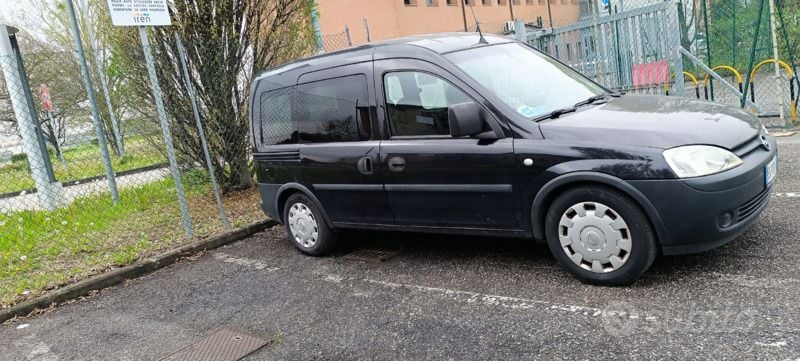 Usata Opel Combo 2011 Nero Monovolume