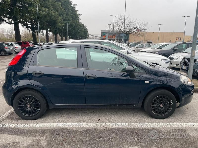 Blu Usata 2015 Fiat Punto Street Tre volumi | 4600 € (Ottimo prezzo) - Immagine 1/4