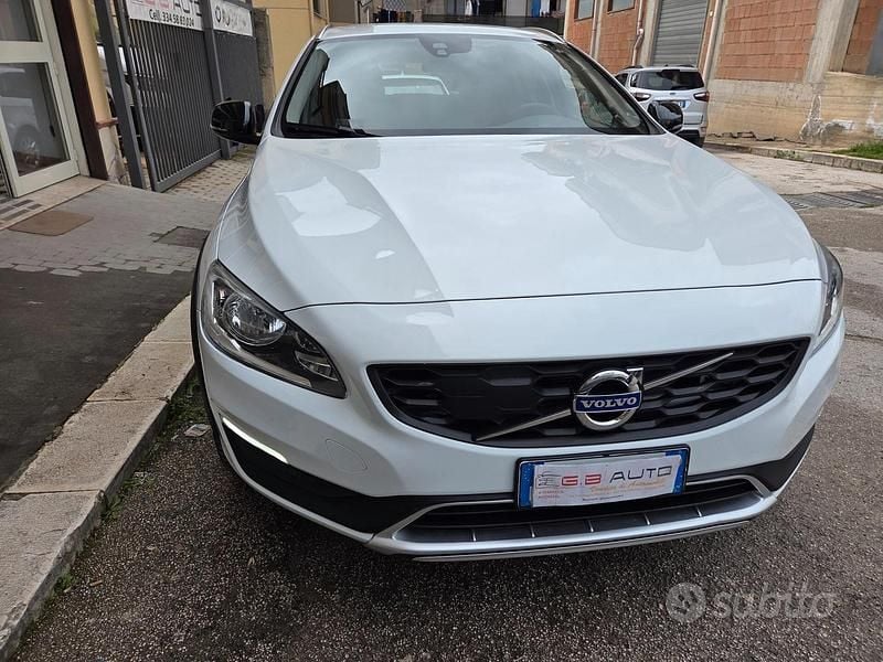 Usata Volvo V60 CC 150 CV (110 kW) 2016 Bianco Station wagon