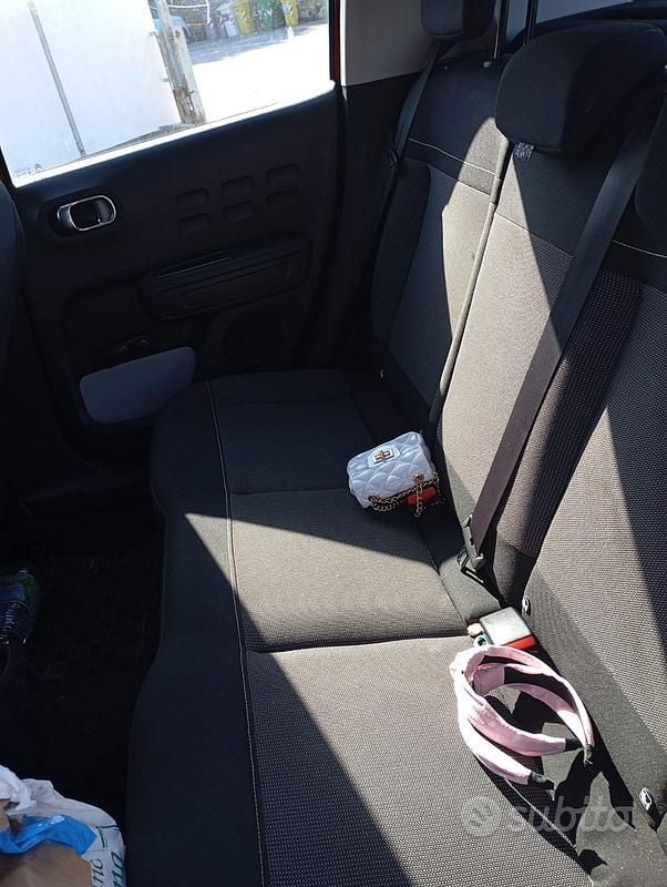 Begagnad Citroën C3 2020 Röd Halvkombi