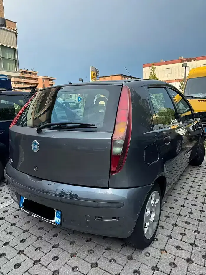 Usata Fiat Punto 60 CV (44 kW) 2004 Utilitaria