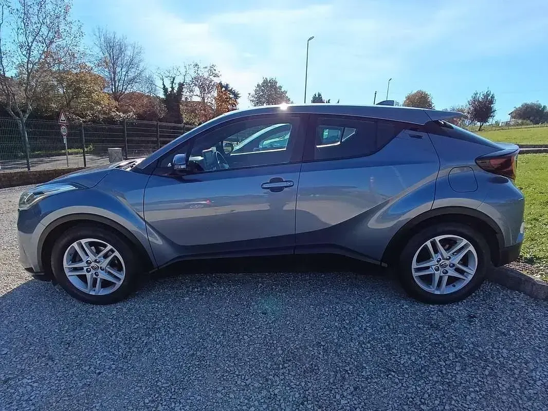 Usata Toyota C-HR Active 98 CV (72 kW) 2022 Blu/azzurro SUV
