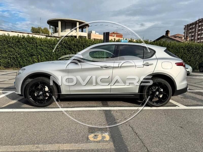Usata Alfa Romeo Stelvio Executive 179 CV (131 kW) 2018 Argento SUV