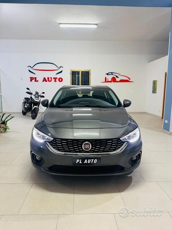 Usata Fiat Tipo Sport 120 CV (88 kW) 2019 Grigio Berlina