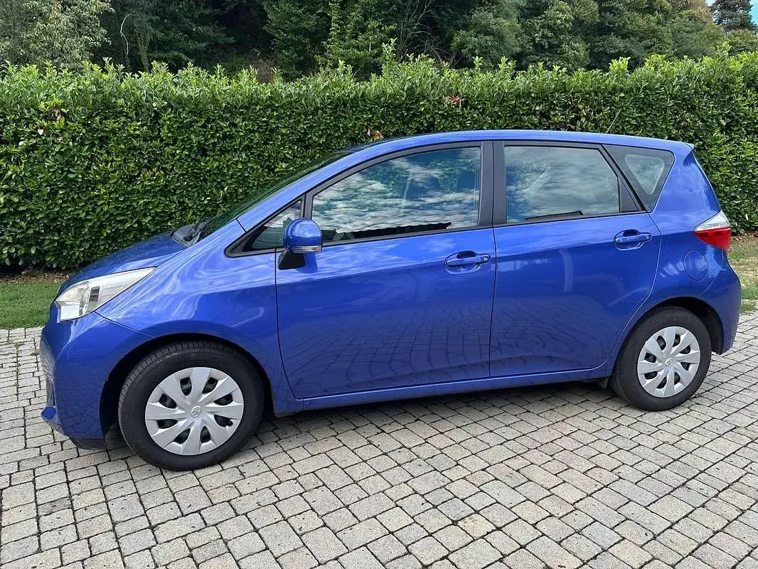 Usata Toyota Verso-S Active 99 CV (72 kW) 2012 Blu/azzurro Monovolume