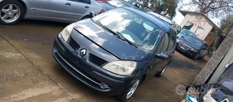 Grigio Usata 2010 Renault Scénic III Dynamique Monovolume | 3990 € - Immagine 1/4