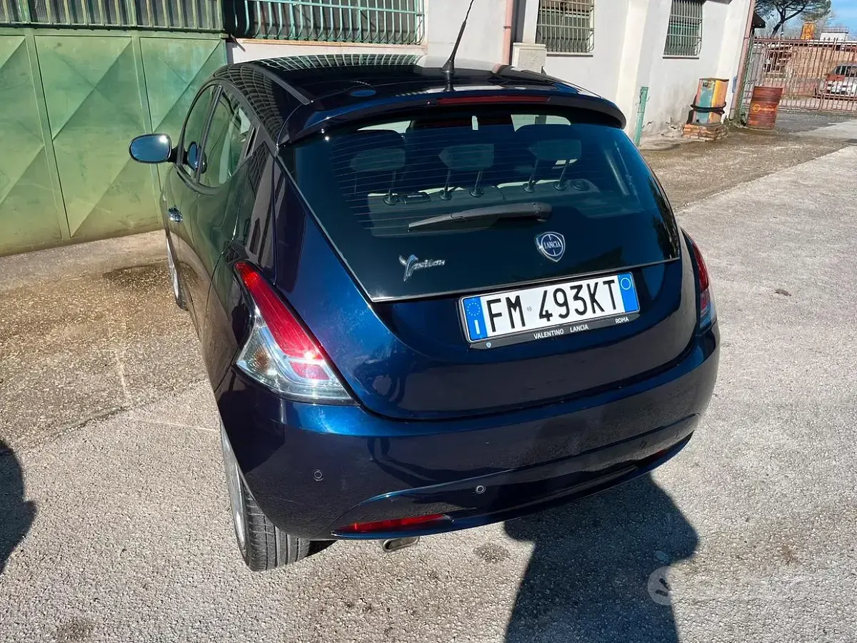 Usata Lancia Ypsilon Gold 69 CV (50 kW) 2017 Blu Utilitaria