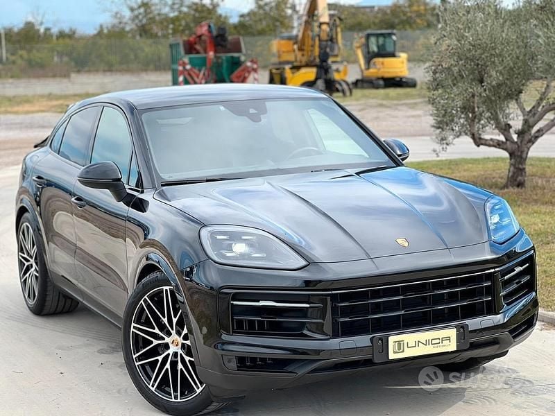 Nero Usata 2023 Porsche Cayenne SUV | 109.999 € (Molto cara) - Immagine 1/4