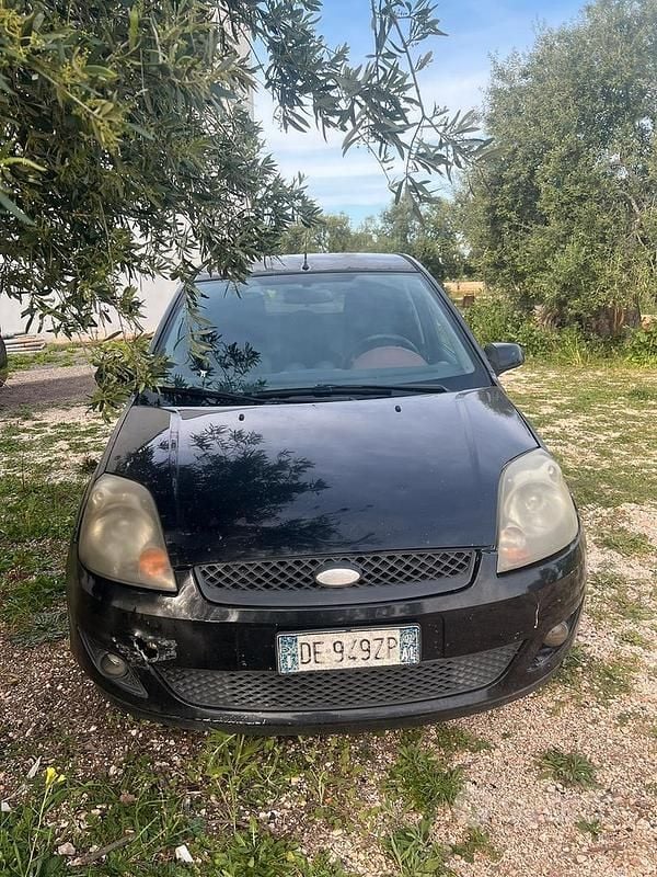 Gebraucht Ford Fiesta 80 PS (58 kW) 2007 Schwarz Kleinwagen