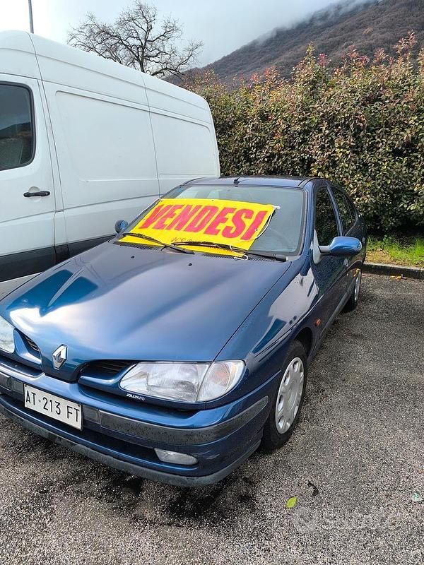 Usata Renault Mégane 1996 Blu Berlina