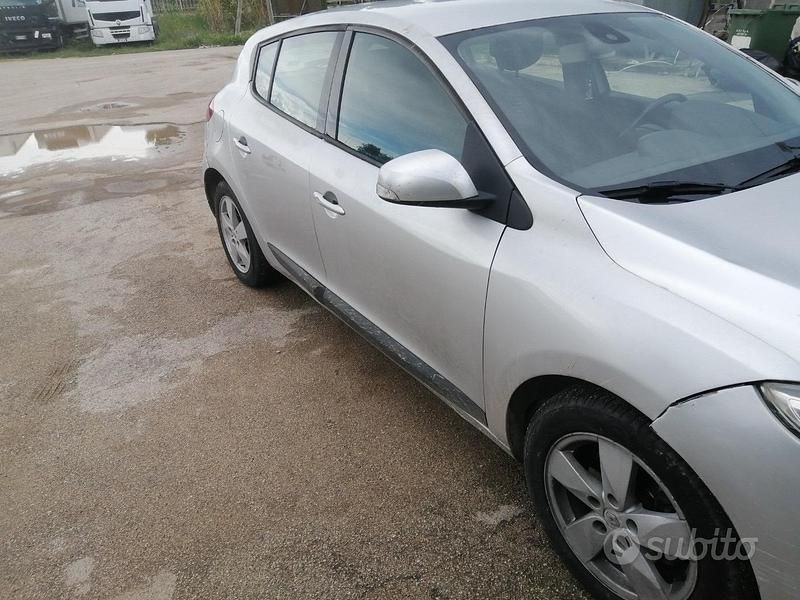 Usata Renault Mégane 110 CV (80 kW) 2010 Grigio Berlina