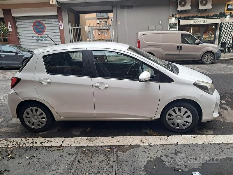 Usata Toyota Yaris 2014 Bianco Utilitaria