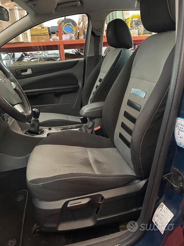 Usata Ford Focus 110 CV (80 kW) 2010 Blu Station wagon