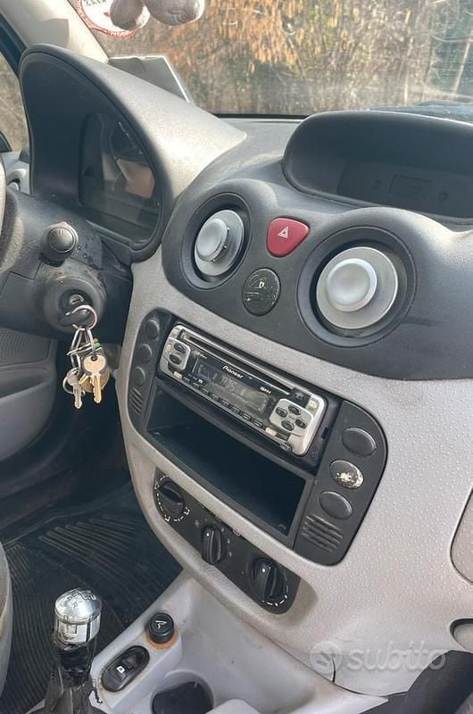 Usata Citroën C3 70 CV (51 kW) 2004 Nero Berlina