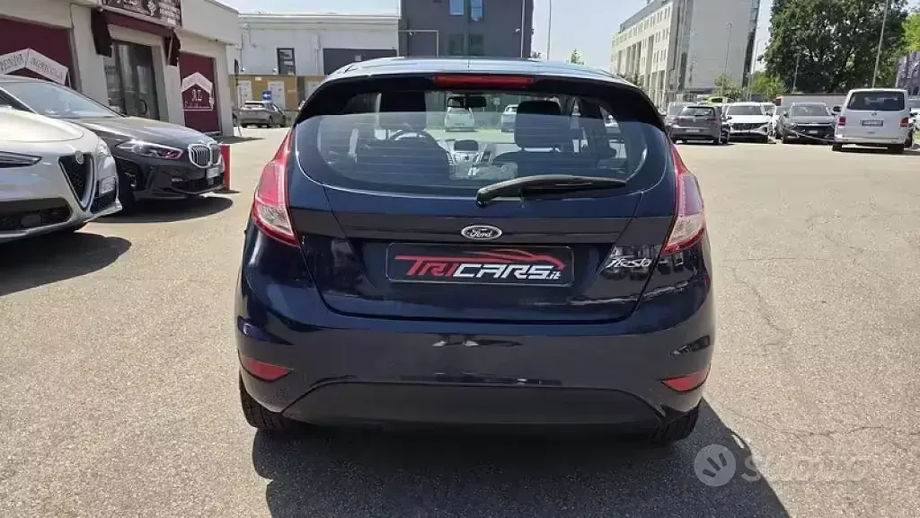 Usado Ford Fiesta 60 HP (44 kW) 2013 Azul Sedan
