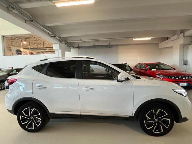 Usata MG ZS Luxury 111 CV (81 kW) 2024 Bianco SUV