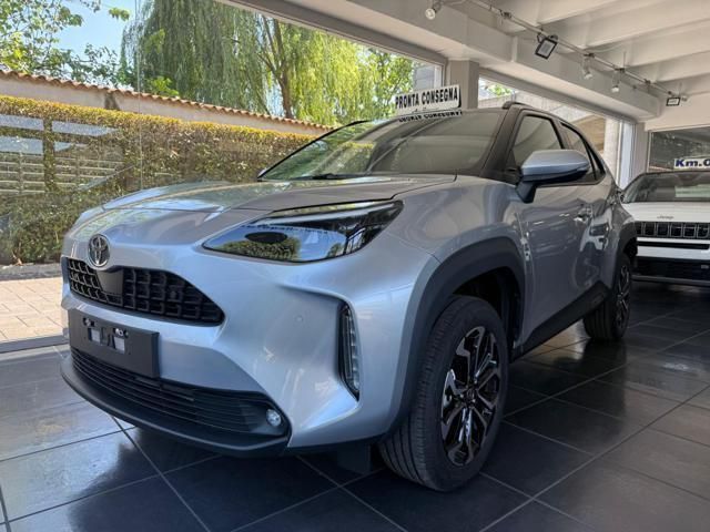 Argento Nuova 2025 Toyota Yaris Cross Trend SUV | 27.300 € (Molto cara) - Immagine 1/4