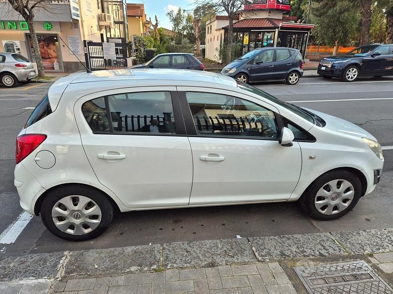 Usata Opel Corsa Edition 86 CV (63 kW) 2012 Bianco Utilitaria