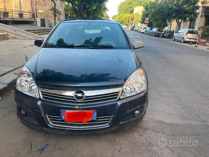 Usata Opel Astra 101 CV (74 kW) 2008 Blu Berlina