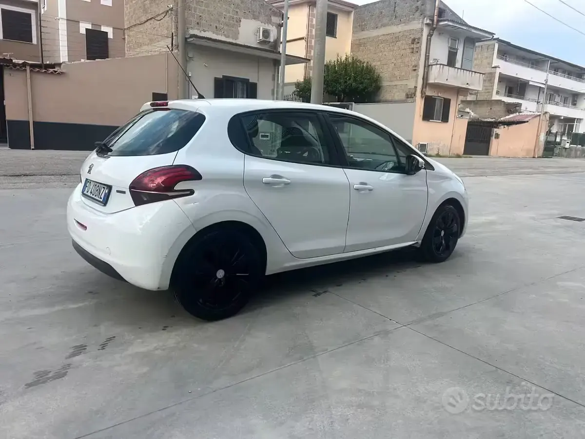 Usata Peugeot 208 75 CV (55 kW) 2016 Bianco Utilitaria
