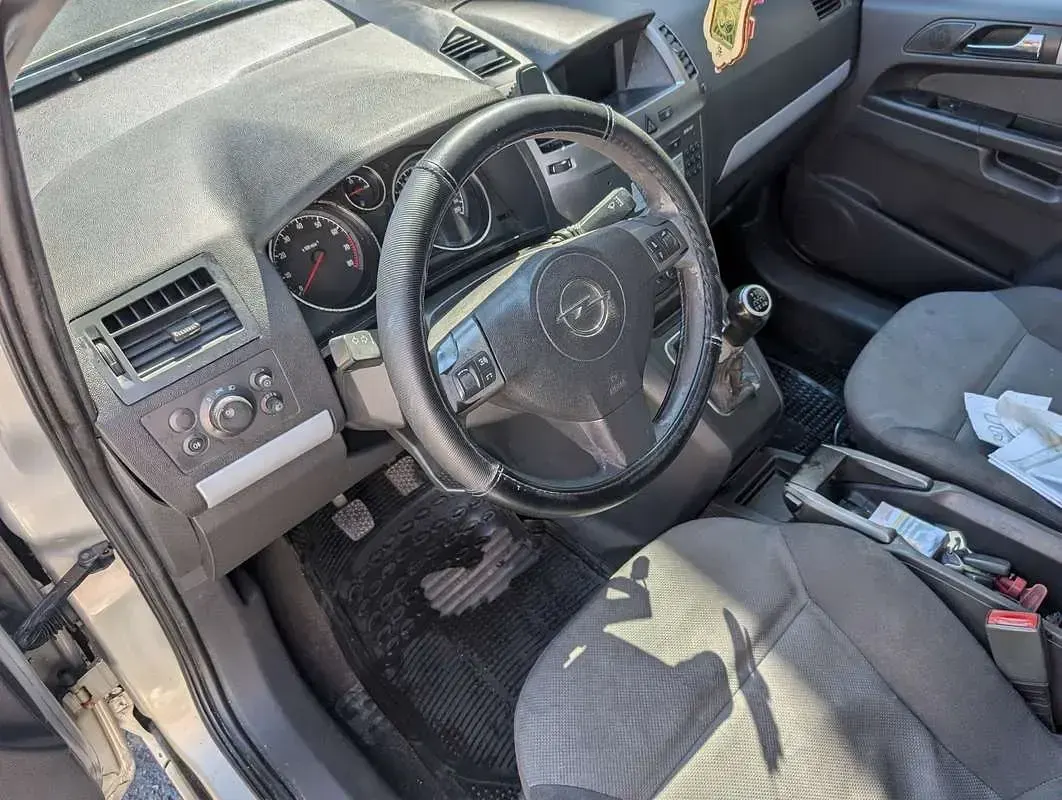 Usata Opel Zafira Elegance 97 CV (71 kW) 2007 Monovolume