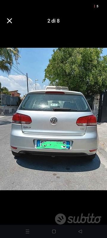 Grigio Usata 2010 VW Golf VI Tre volumi | 4500 € (Buon prezzo) - Immagine 1/4